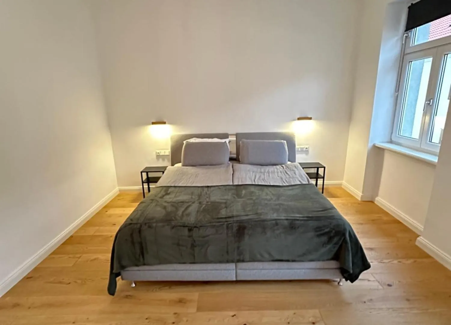 Palais Living Suite contacts